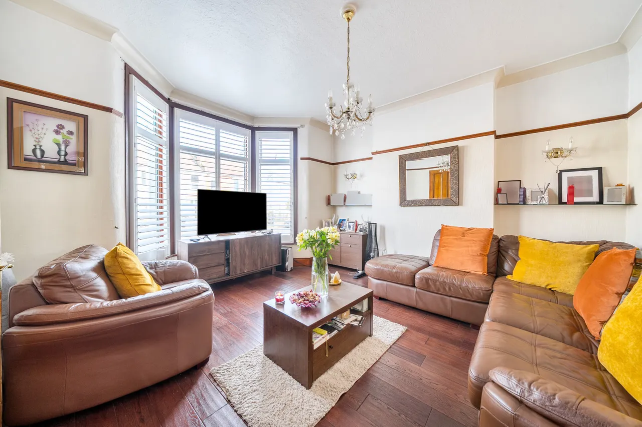 Hazelbank Road, SE6, photo 2