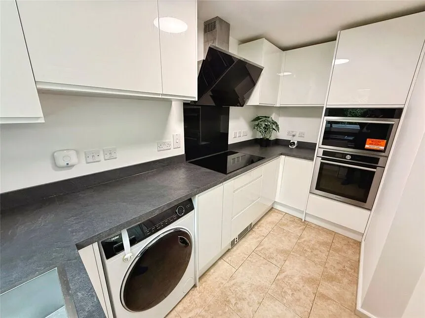 New Swan Close, Witham St. Hughs, Lincolnshire, LN6, photo 3