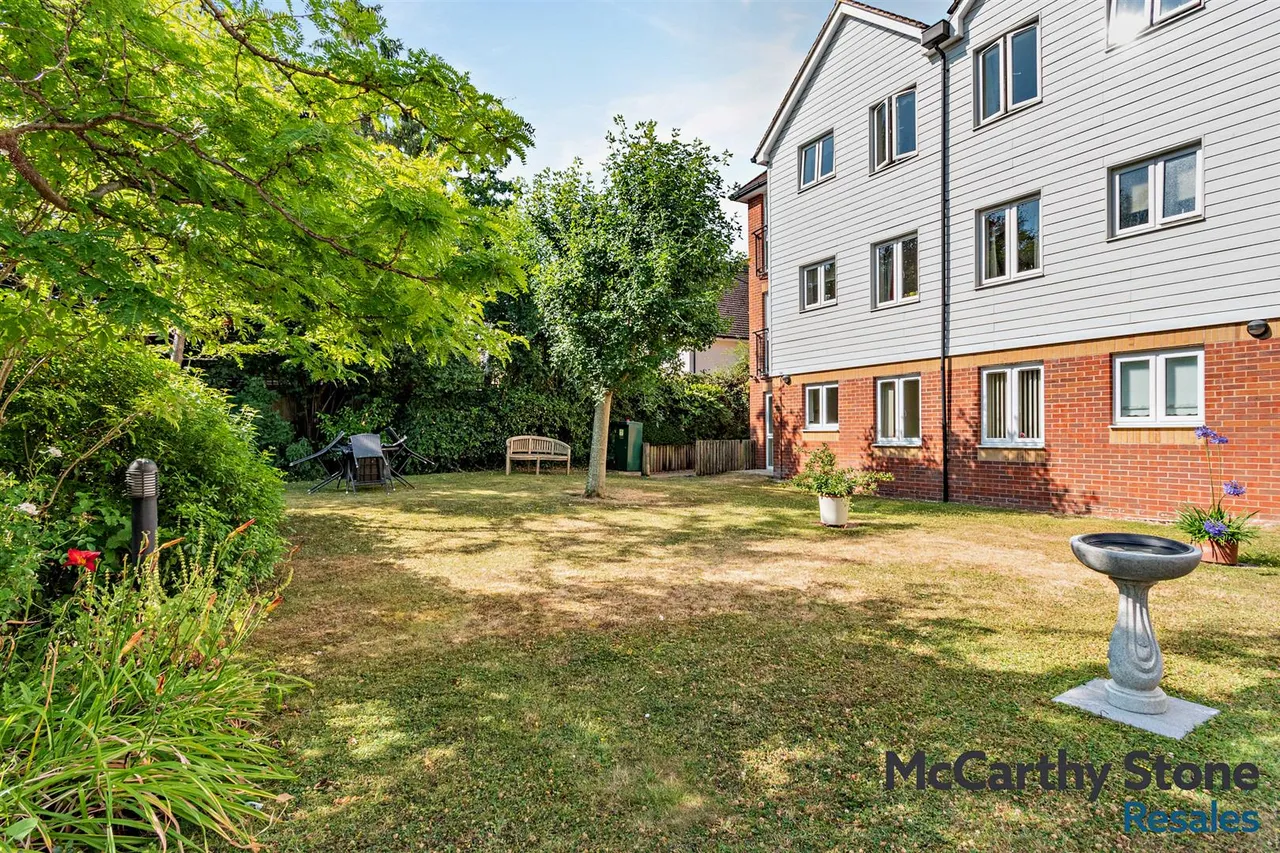 Penlee Close, Edenbridge, TN8, photo 29