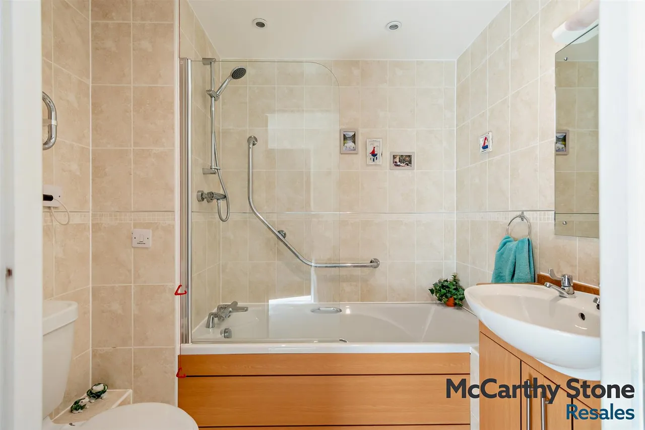 Penlee Close, Edenbridge, TN8, photo 7