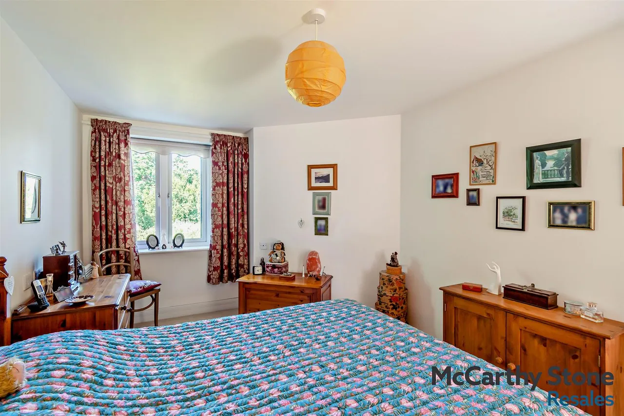 Penlee Close, Edenbridge, TN8, photo 17