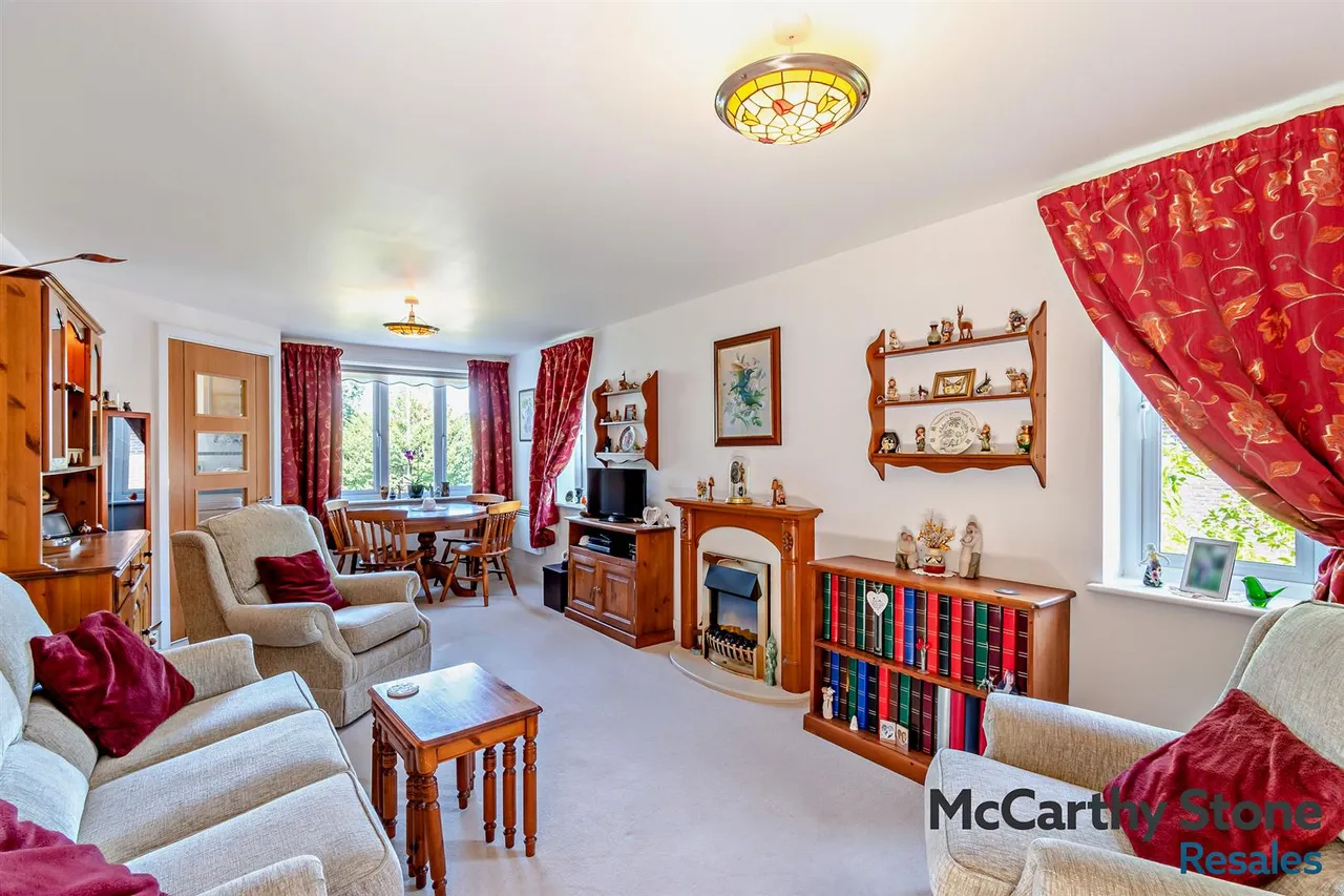 Penlee Close, Edenbridge, TN8, photo 2