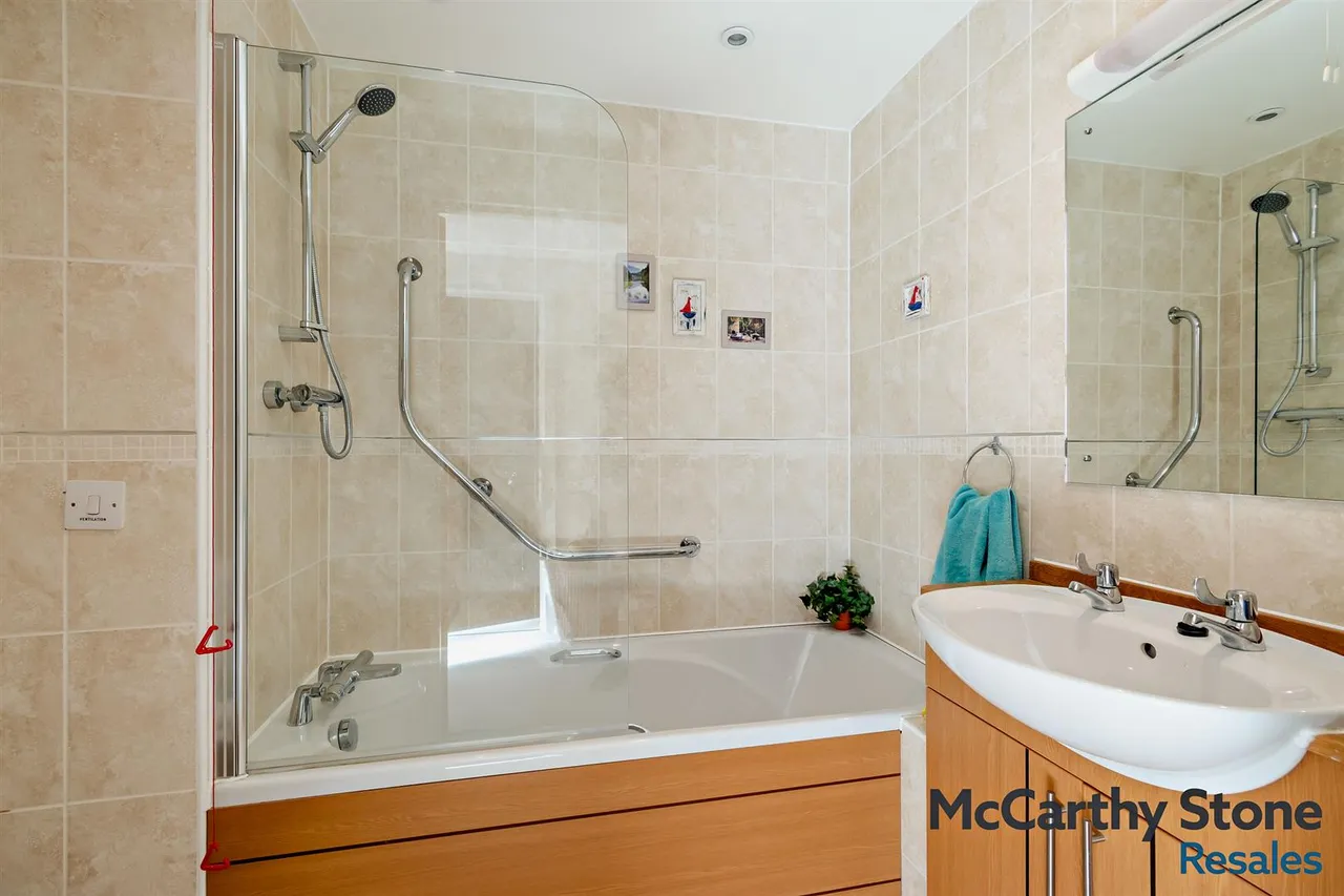 Penlee Close, Edenbridge, TN8, photo 18