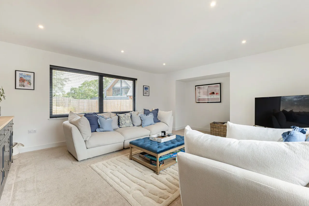 The Collection, Clifford Chambers, CV37, photo 6