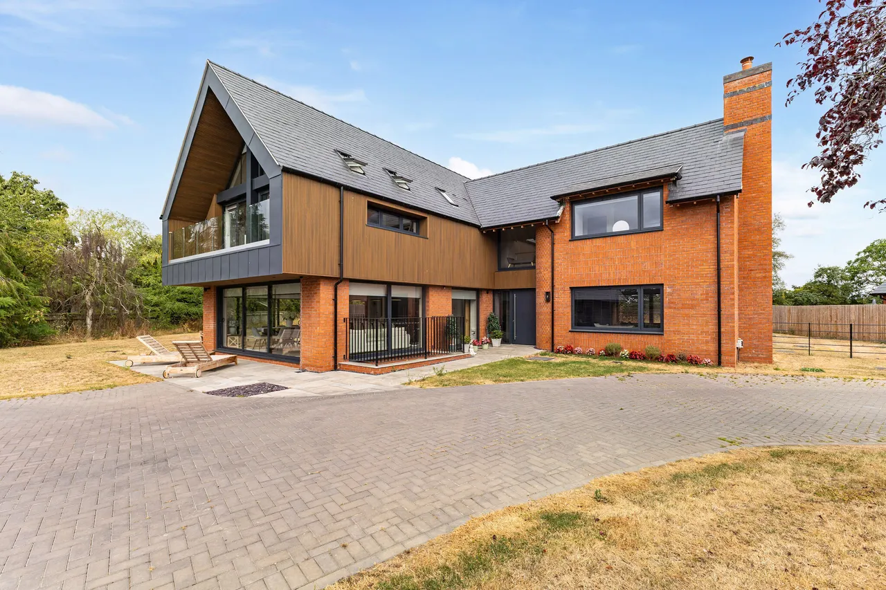 The Collection, Clifford Chambers, CV37, photo 2