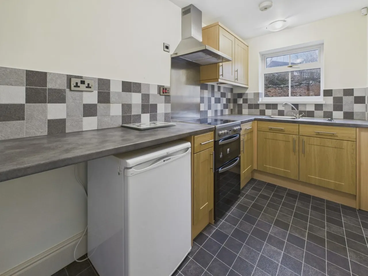 Ashgate Road, Ashgate, S40, photo 4