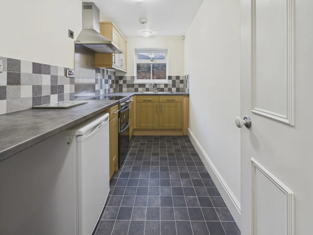 Ashgate Road, Ashgate, S40, photo 5