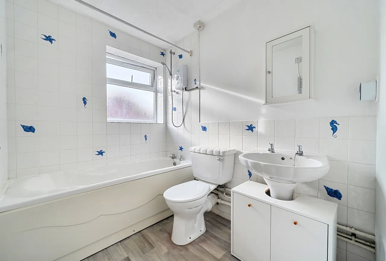 King George Close, Cheltenham, GL53 7RF, photo 8