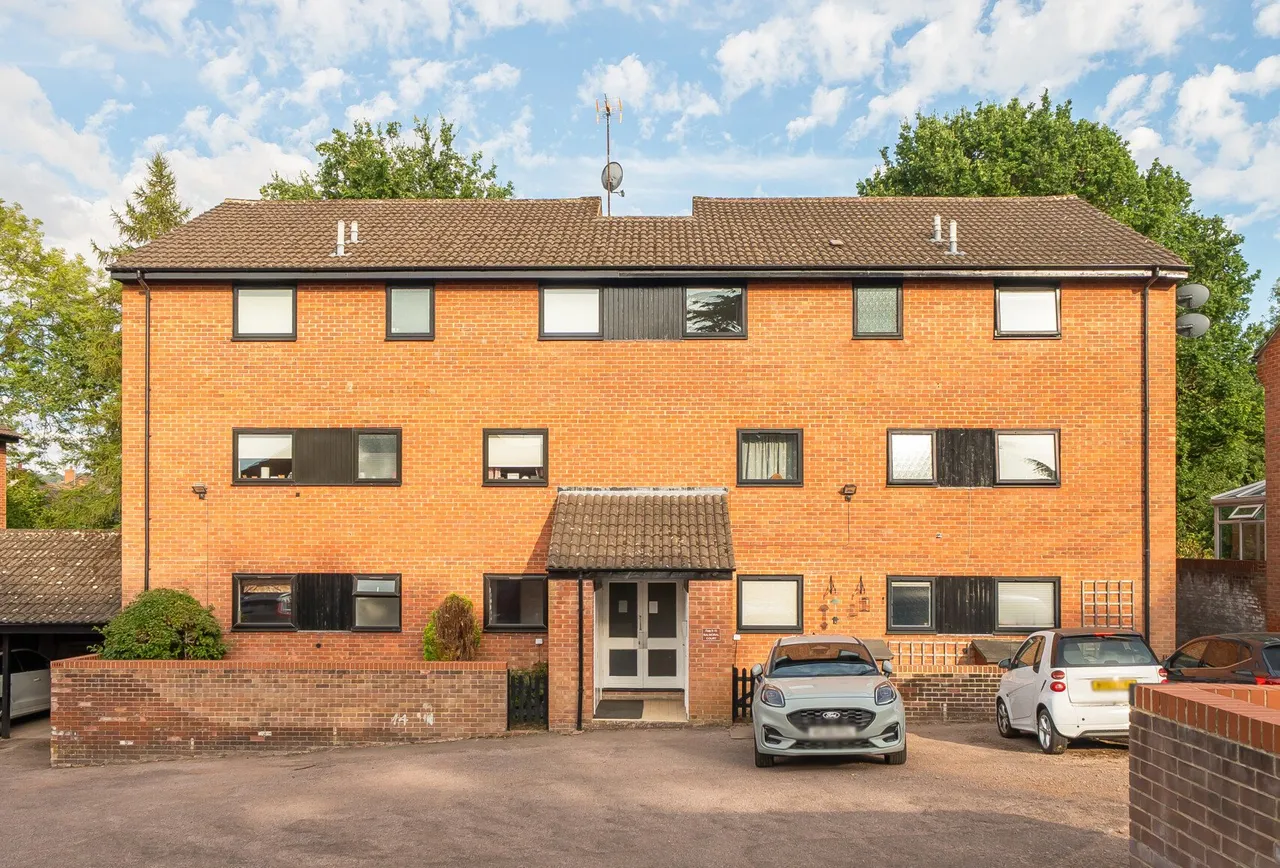 2 bed flat for sale — King George Close, Cheltenham, GL53 7RF