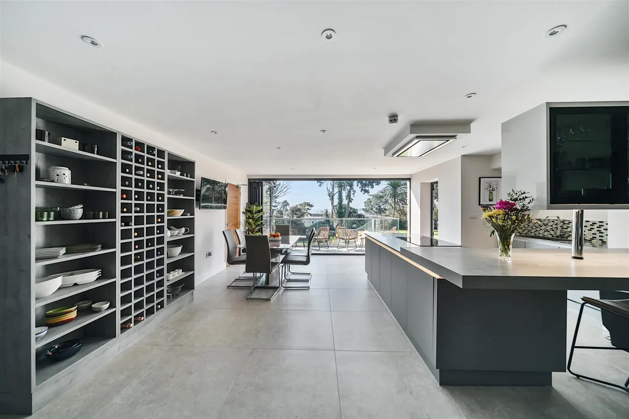 Newtown Road, Warsash, photo 3