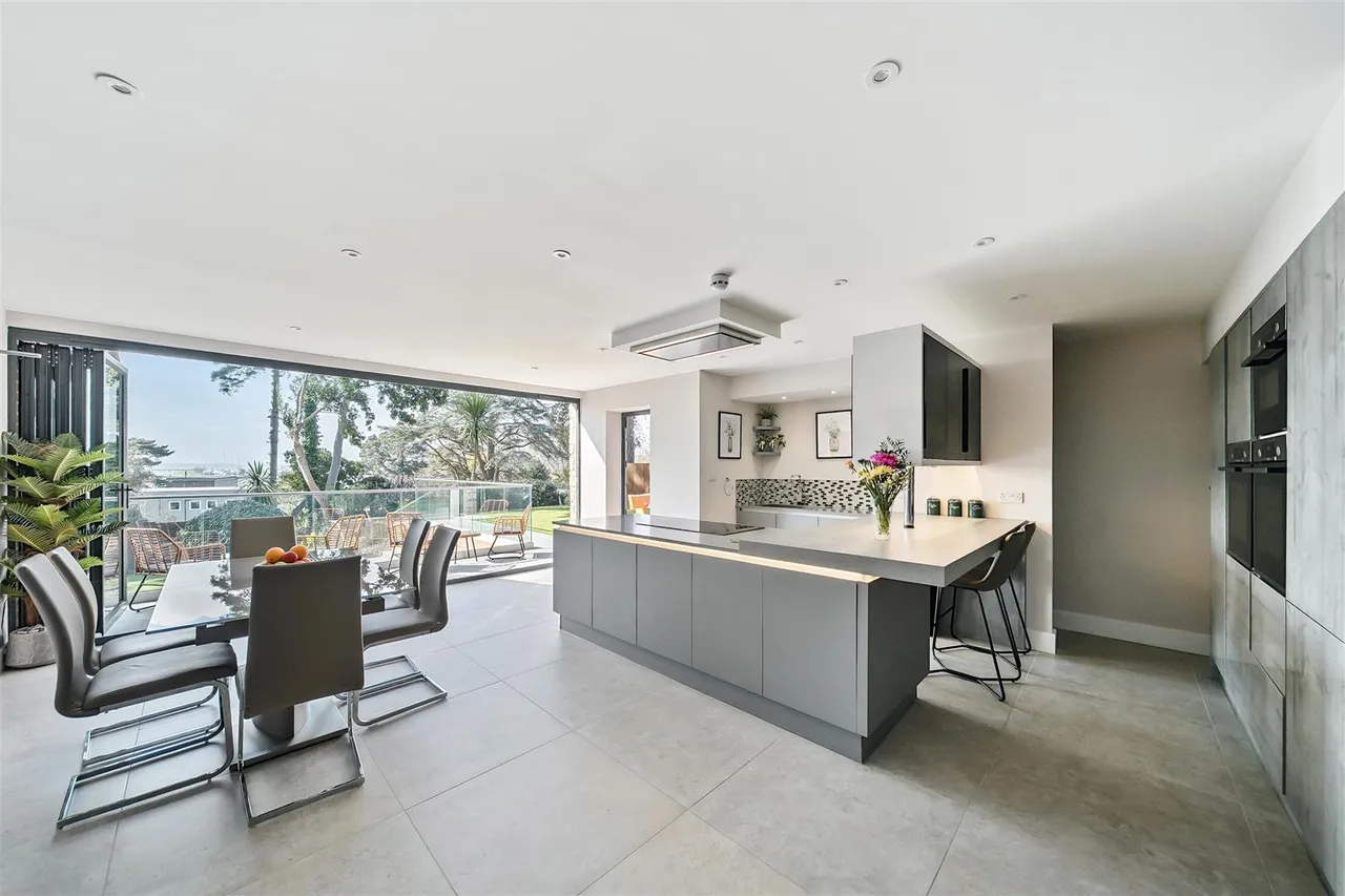Newtown Road, Warsash, photo 9