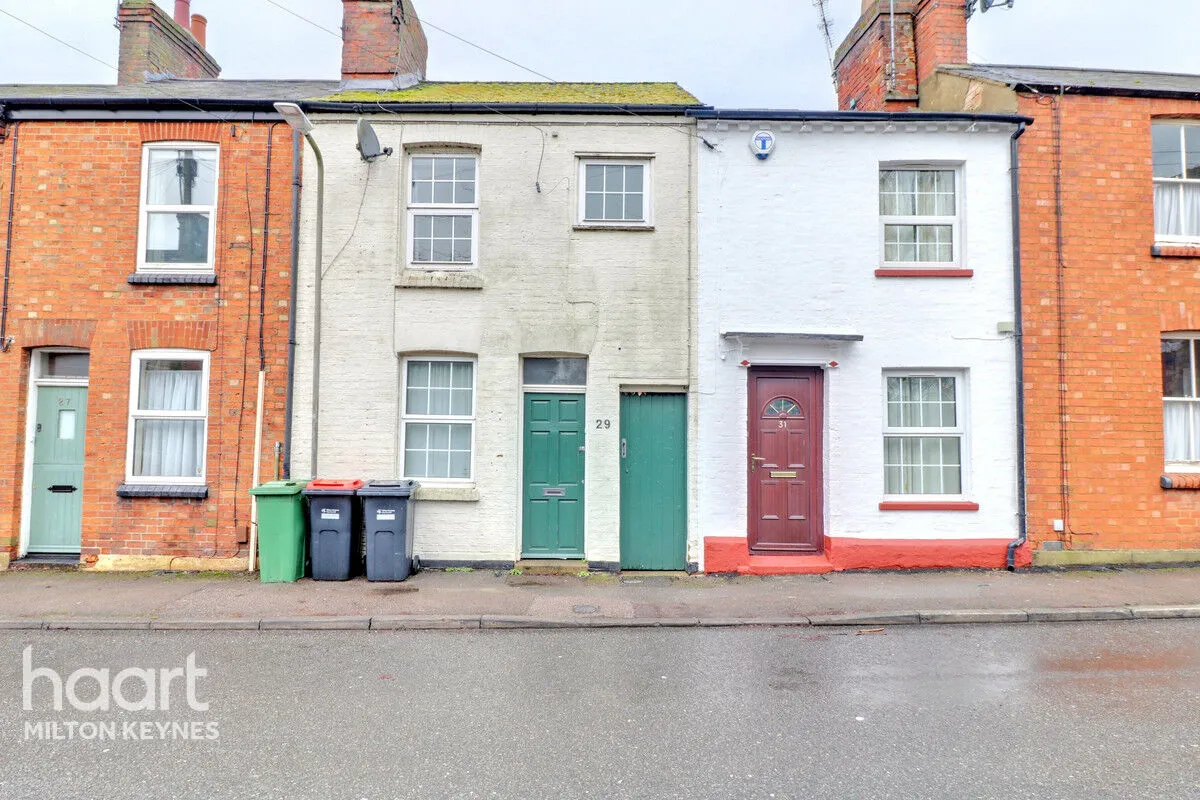 2 bed house for sale, Silver Street, Stony Stratford, MK11