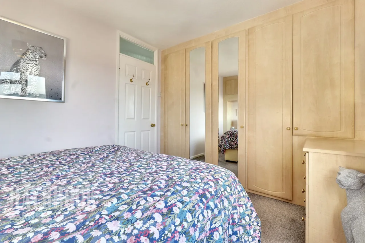 Broomhead Court, Mapplewell, photo 15