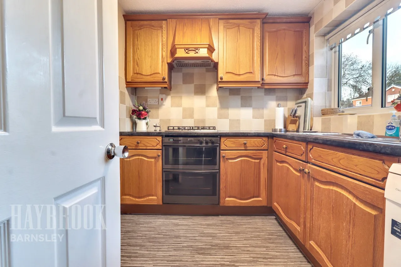 Broomhead Court, Mapplewell, photo 5