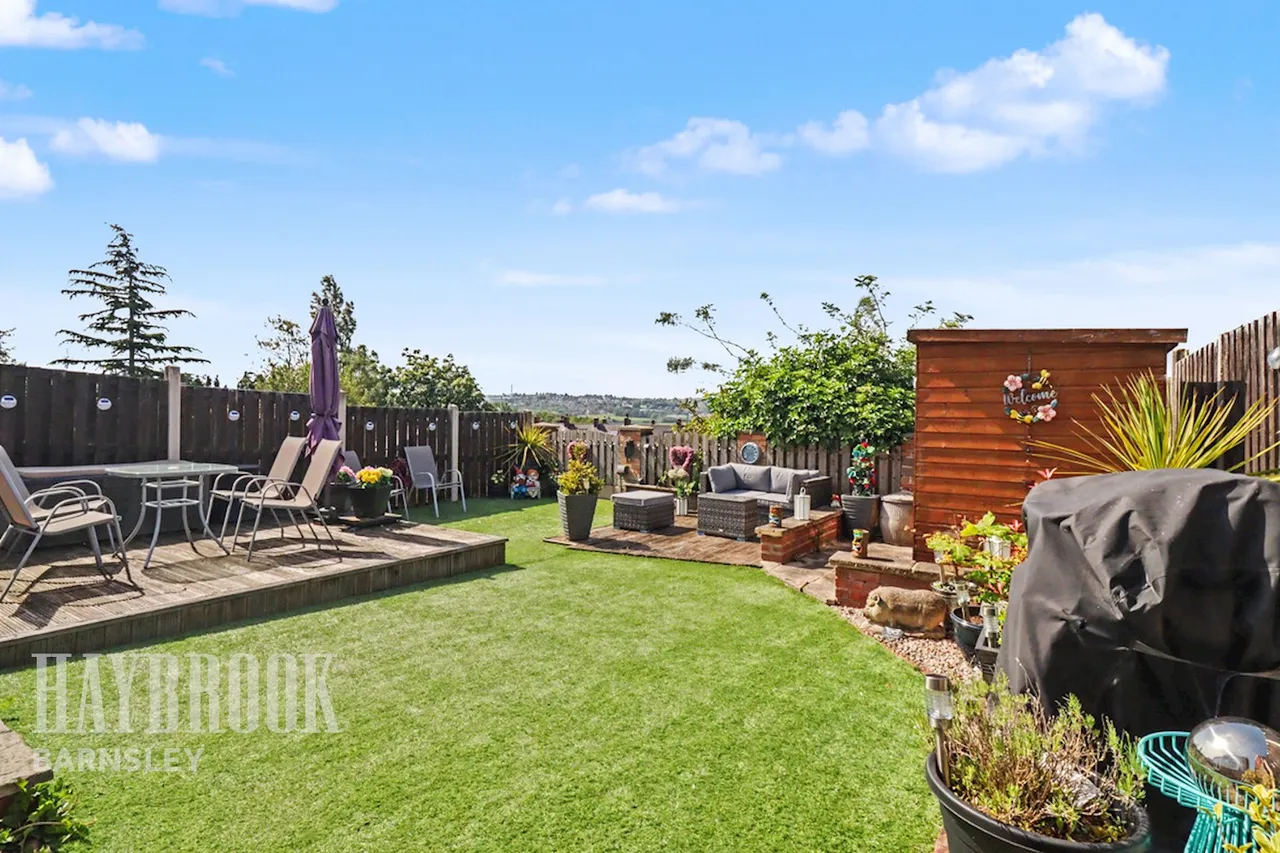 Broomhead Court, Mapplewell, photo 21
