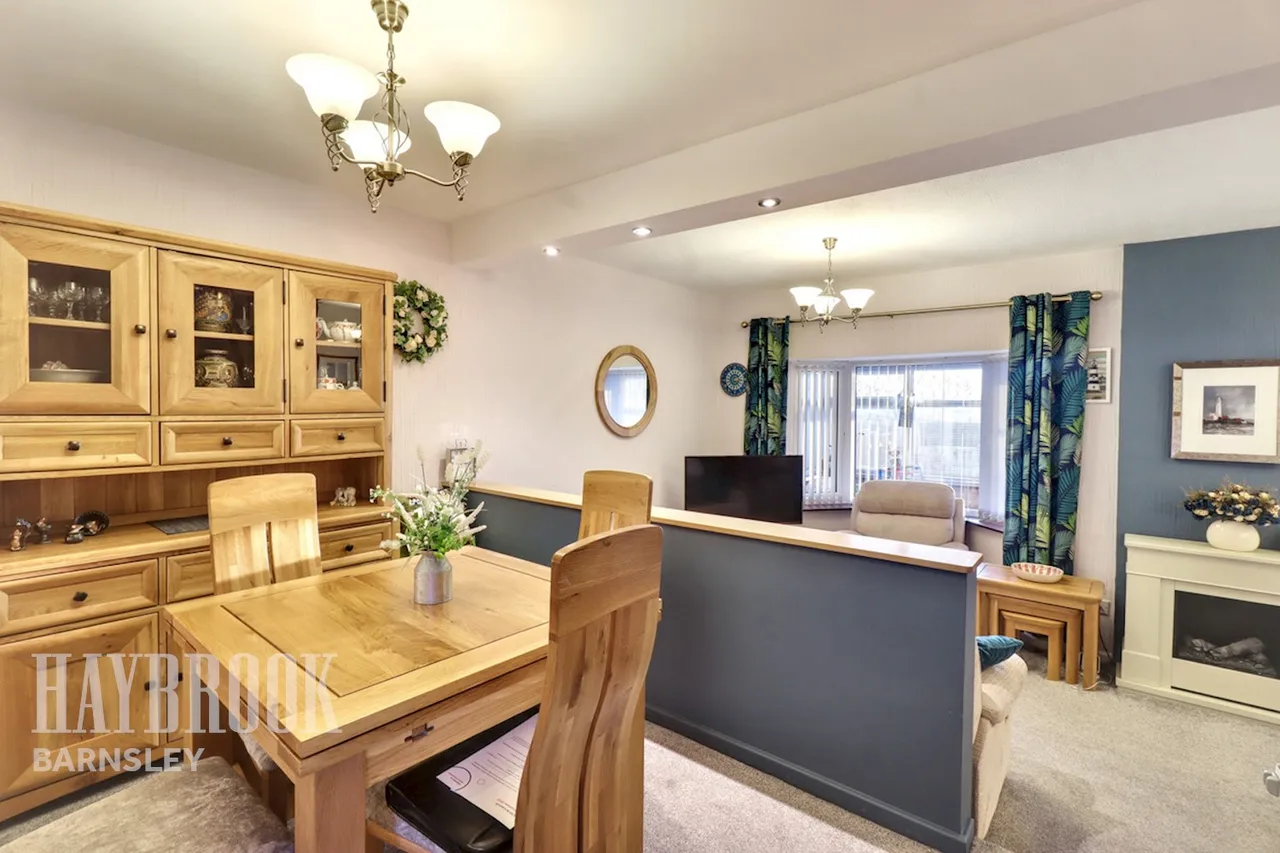 Broomhead Court, Mapplewell, photo 4