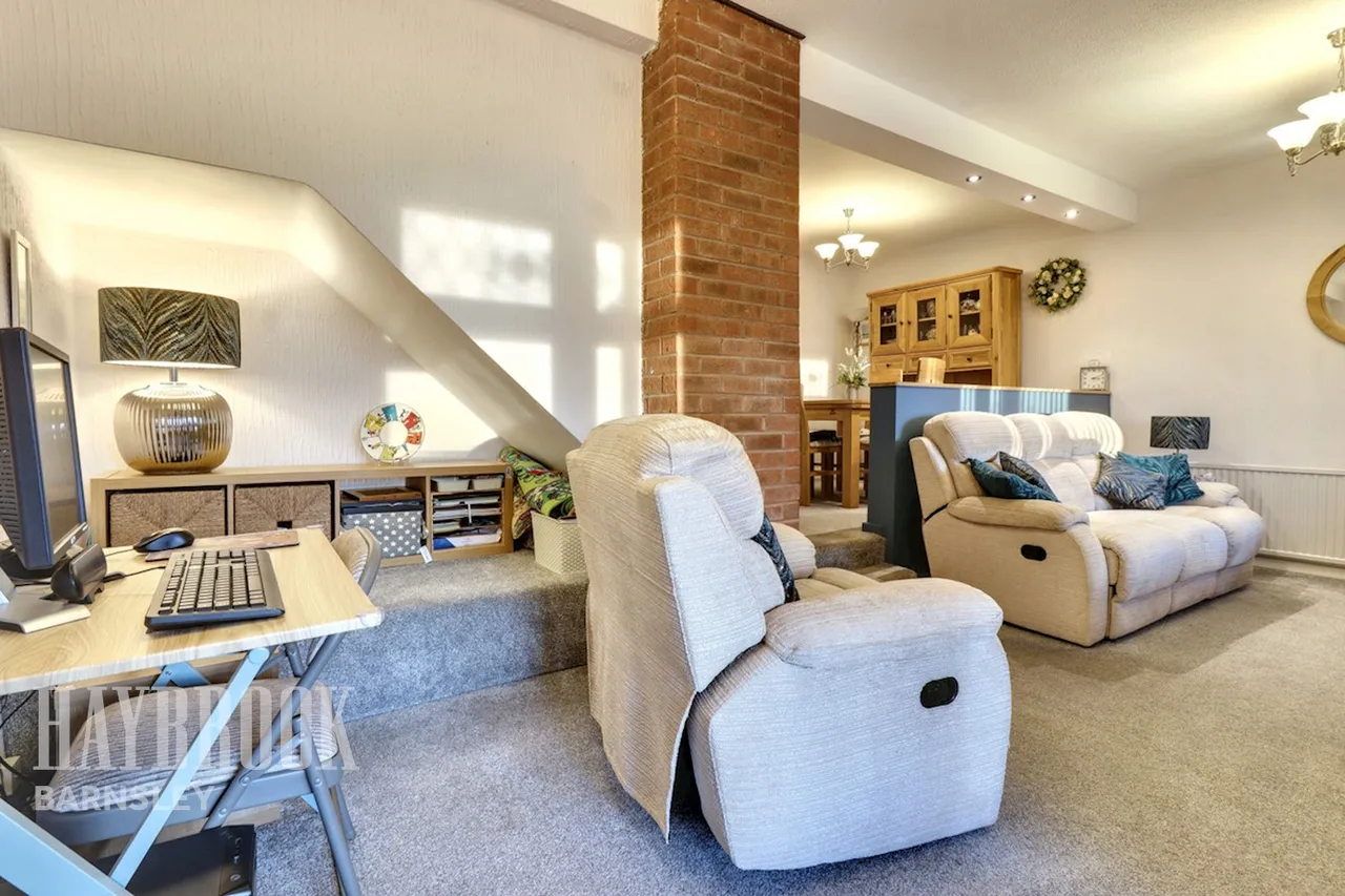 Broomhead Court, Mapplewell, photo 10