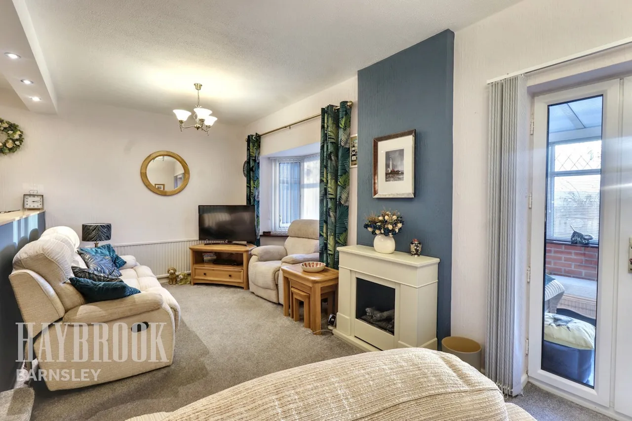 Broomhead Court, Mapplewell, photo 9