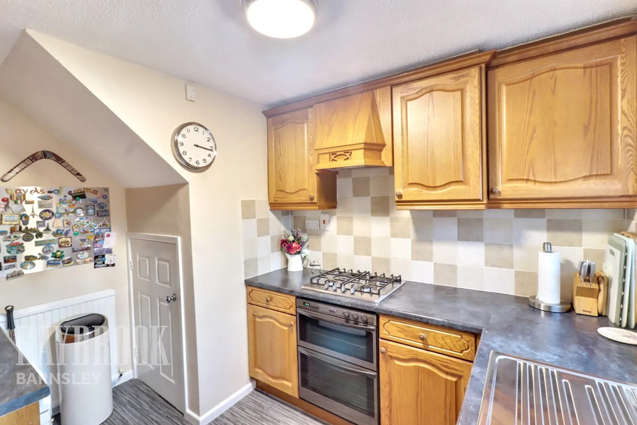 Broomhead Court, Mapplewell, photo 6