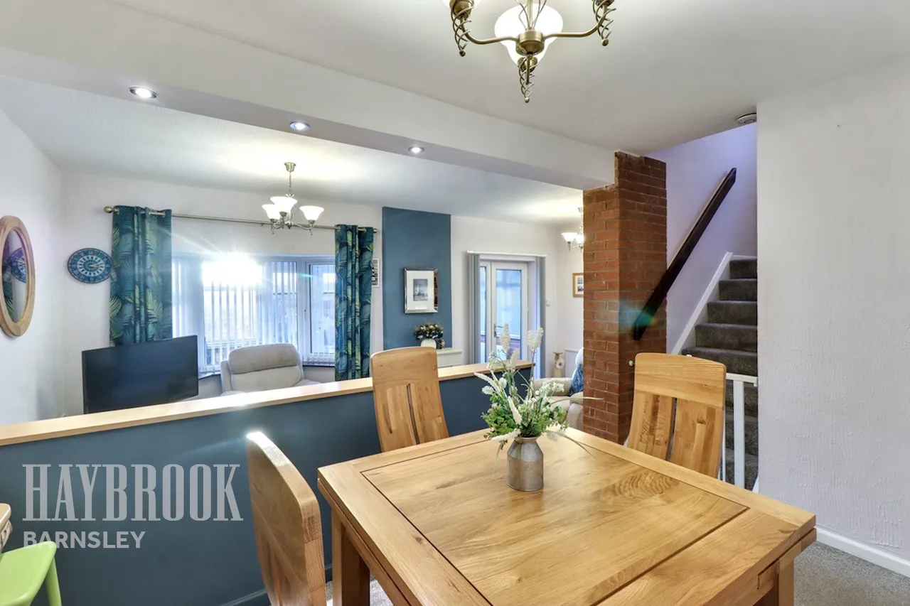Broomhead Court, Mapplewell, photo 8