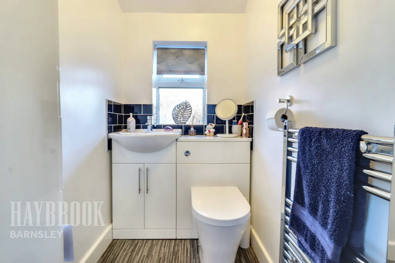 Broomhead Court, Mapplewell, photo 7