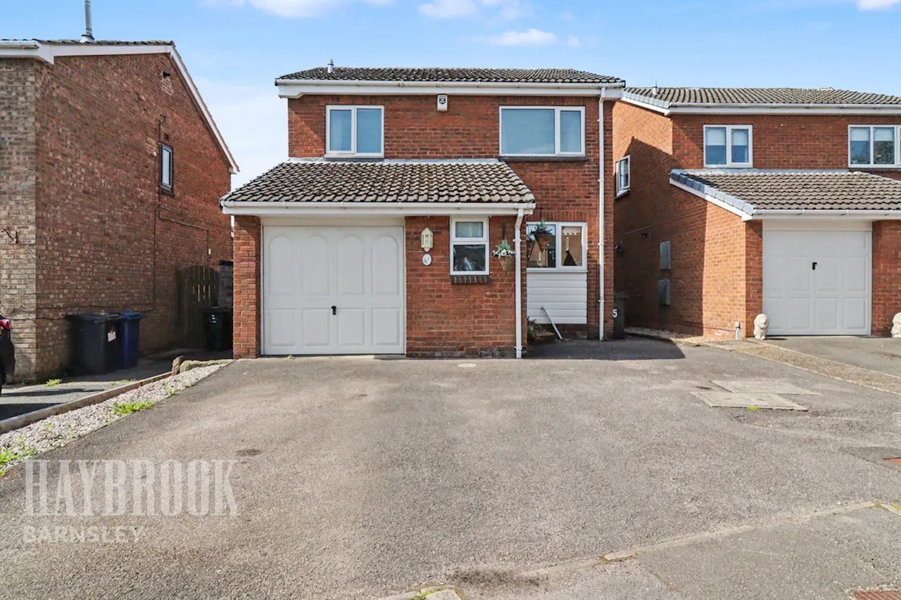 4 bed house for sale, Broomhead Court, Mapplewell