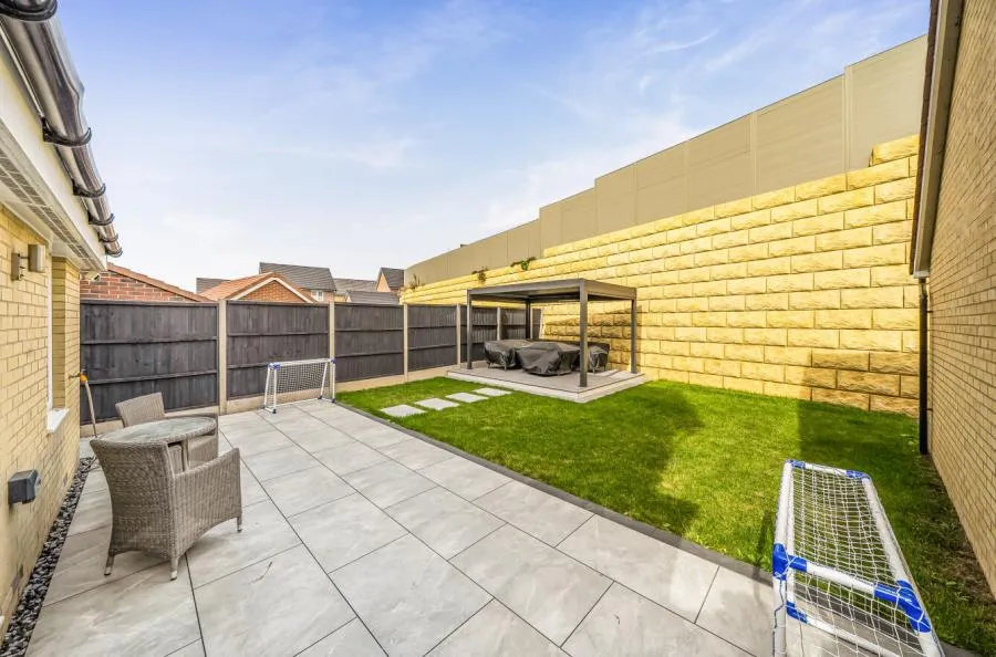 Fedora Way, Houghton Regis, LU5, photo 17