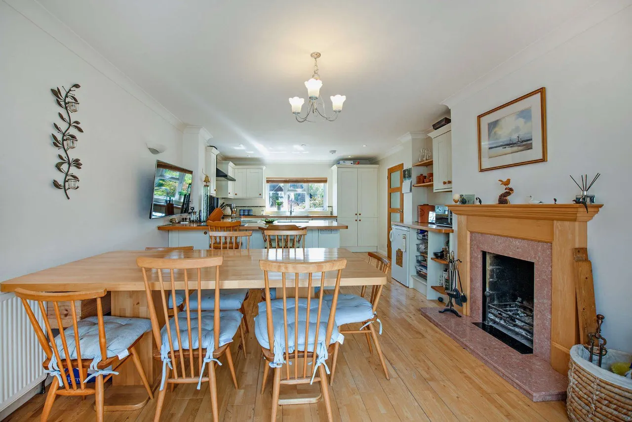 Pine View Close, Haslemere, Surrey, GU27 1DU, photo 4