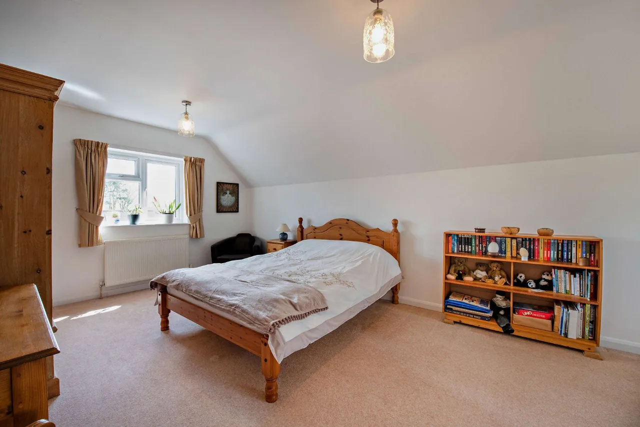 Pine View Close, Haslemere, Surrey, GU27 1DU, photo 11