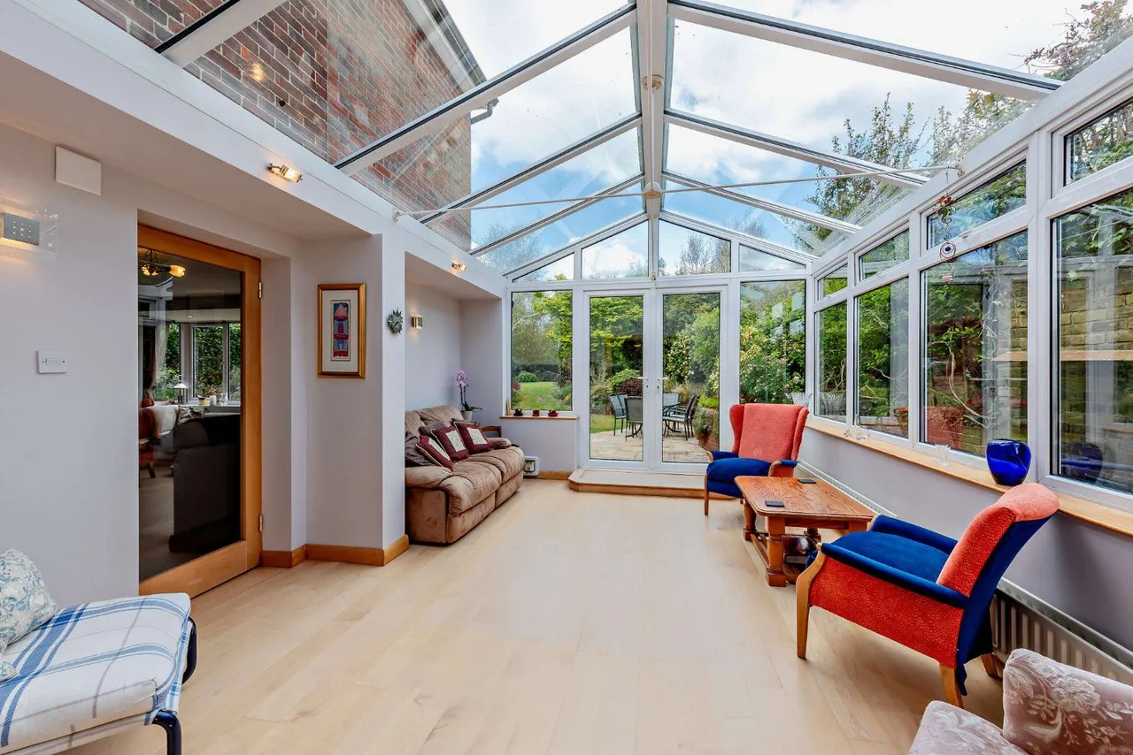 Pine View Close, Haslemere, Surrey, GU27 1DU, photo 10