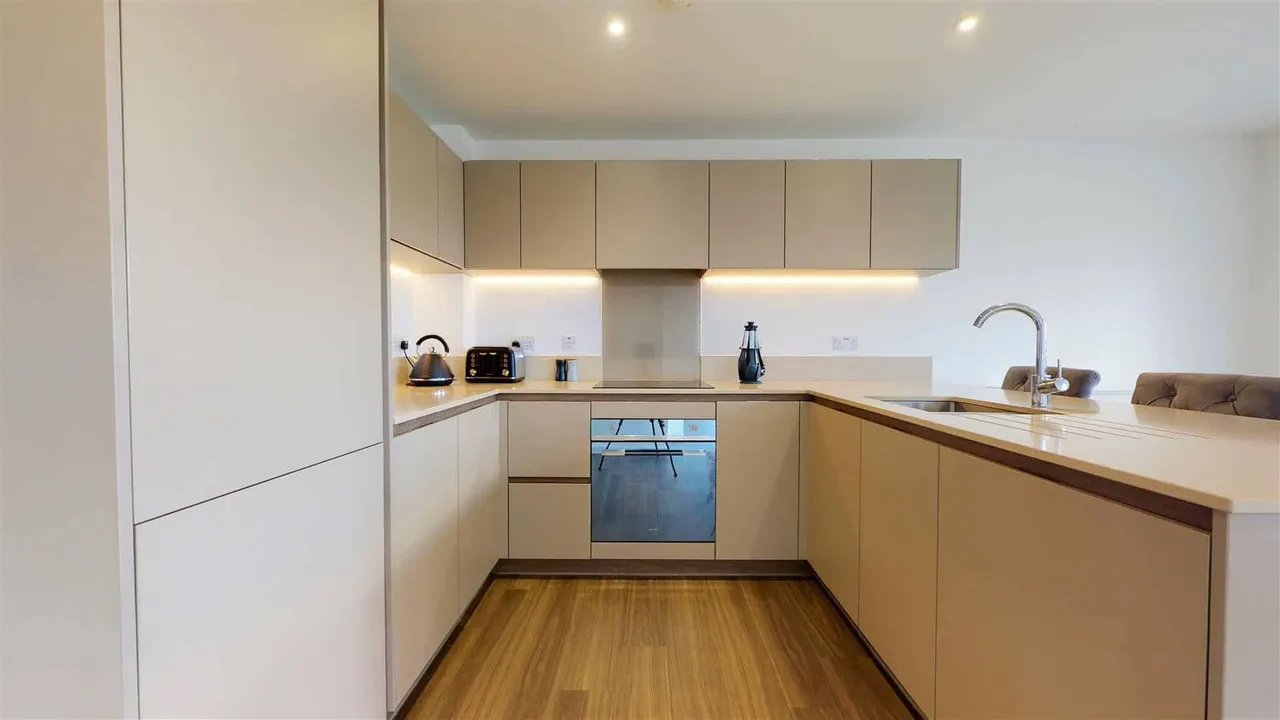 Luna Court, Loughton, photo 9