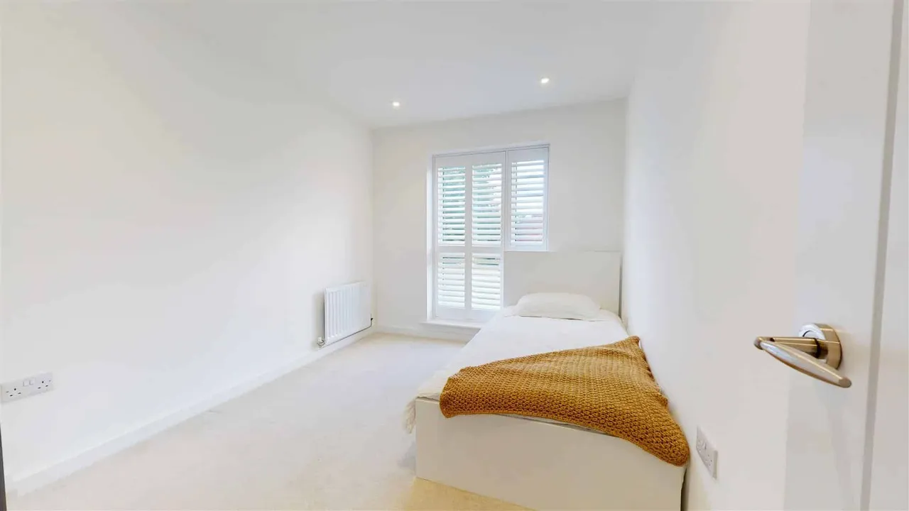 Luna Court, Loughton, photo 6