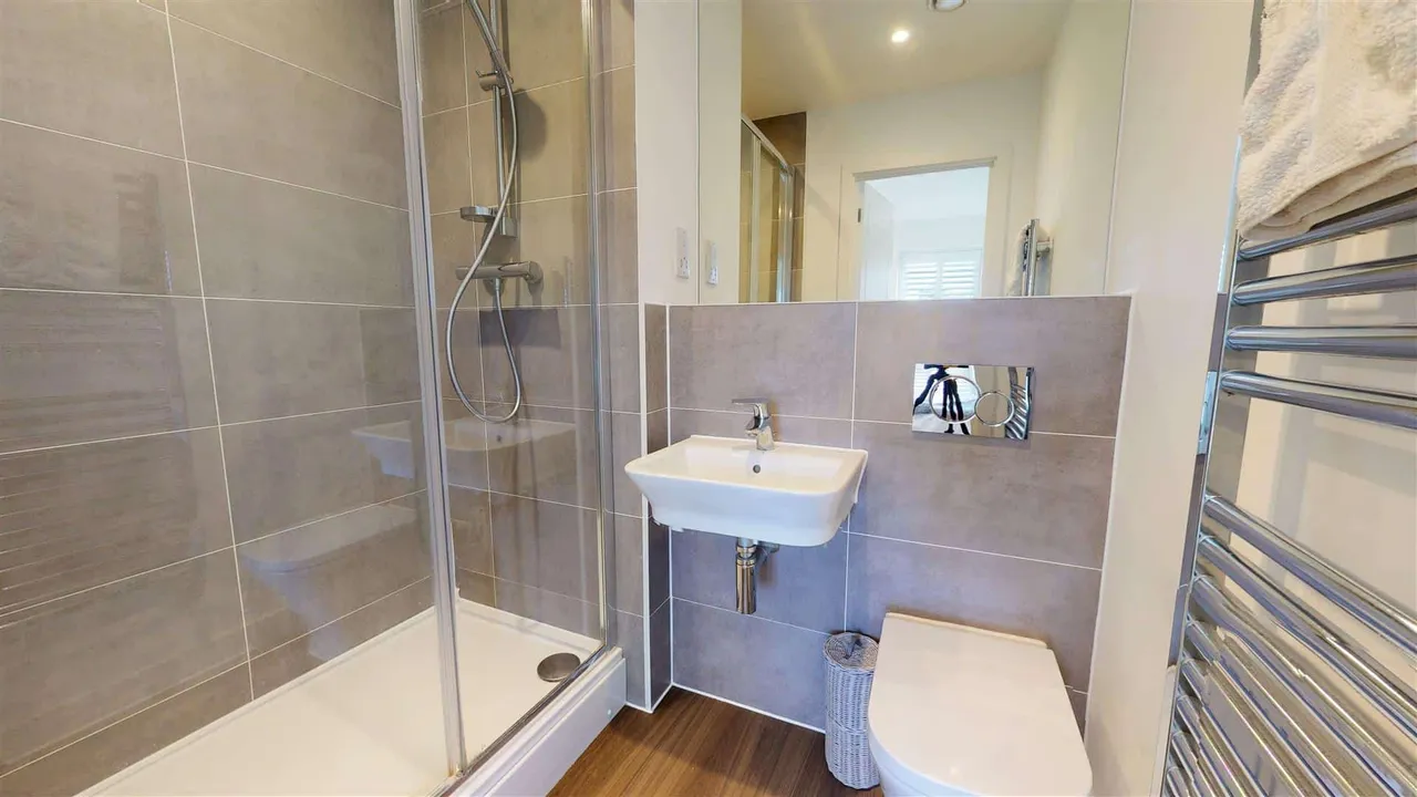 Luna Court, Loughton, photo 5