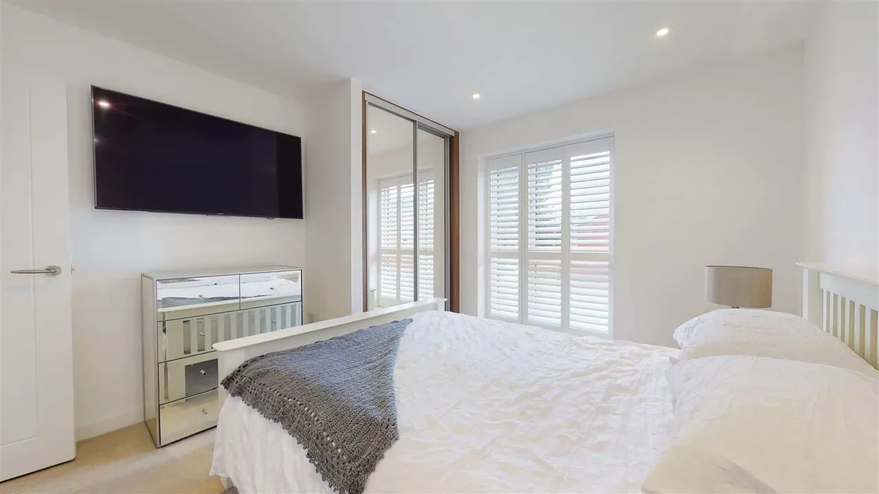 Luna Court, Loughton, photo 4