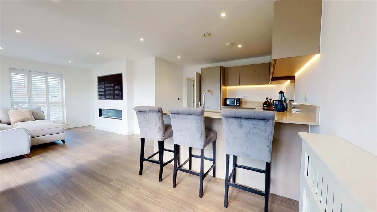 Luna Court, Loughton, photo 10