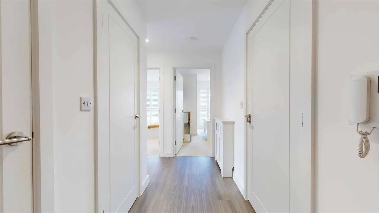Luna Court, Loughton, photo 2