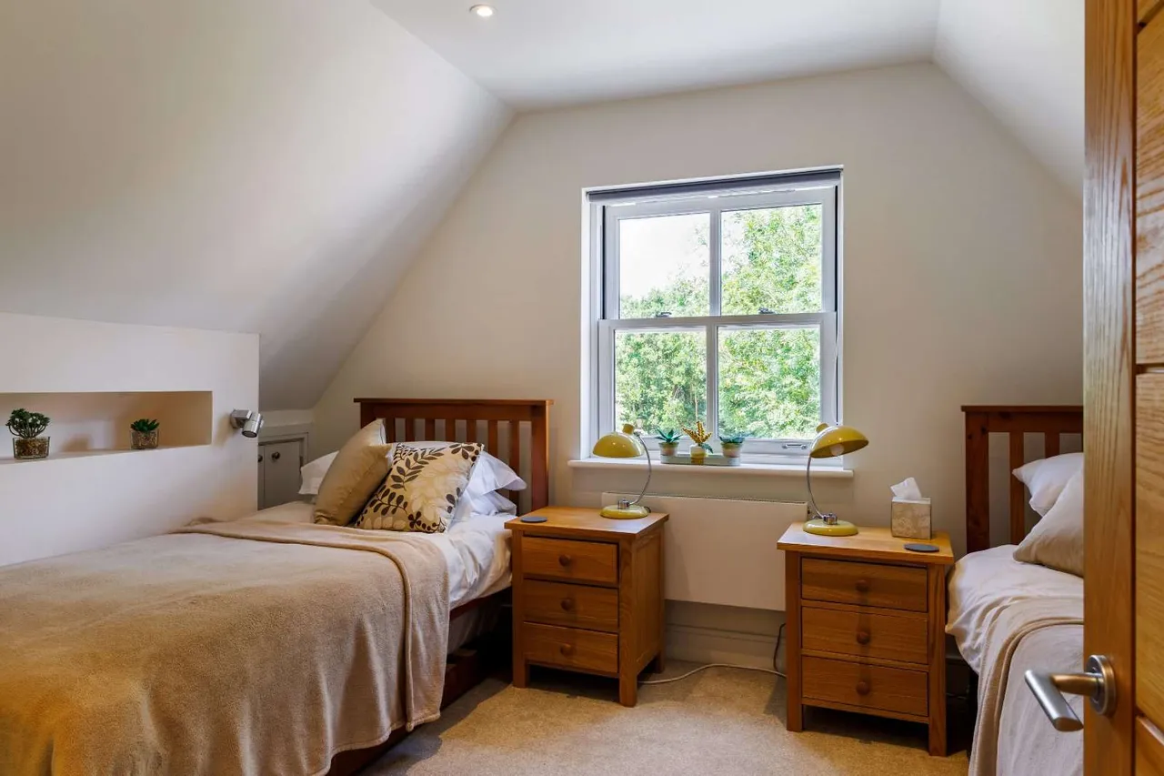 Cromwell Gardens, Marlow, SL7, photo 13