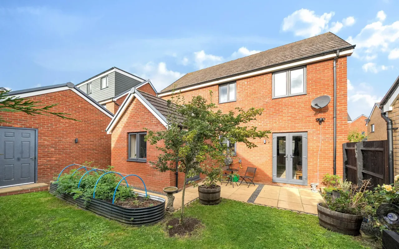 Ellis Close, Wootton, Bedford, photo 18