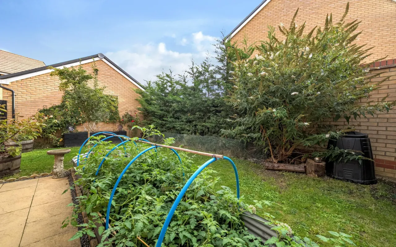 Ellis Close, Wootton, Bedford, photo 16