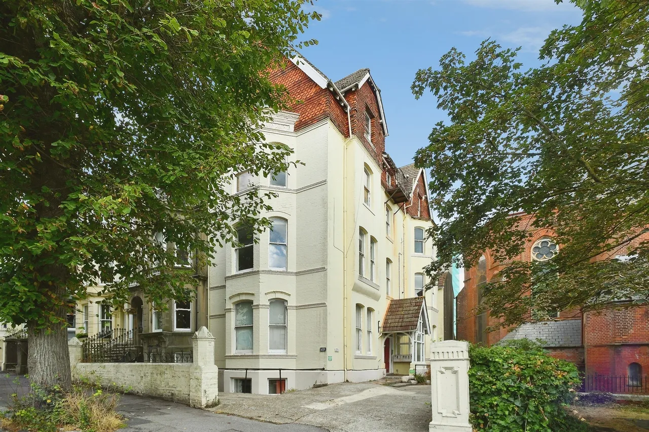 2 bed flat for sale — Upper Rock Gardens, Brighton