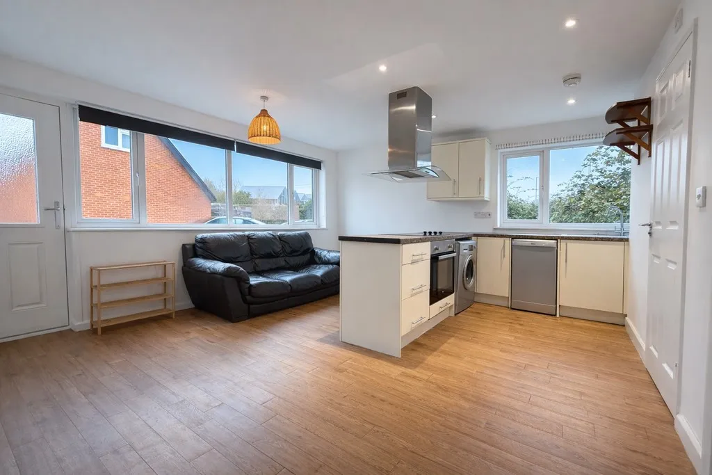 Swan Close Garage, Colchester, CO4 3BL, photo 4