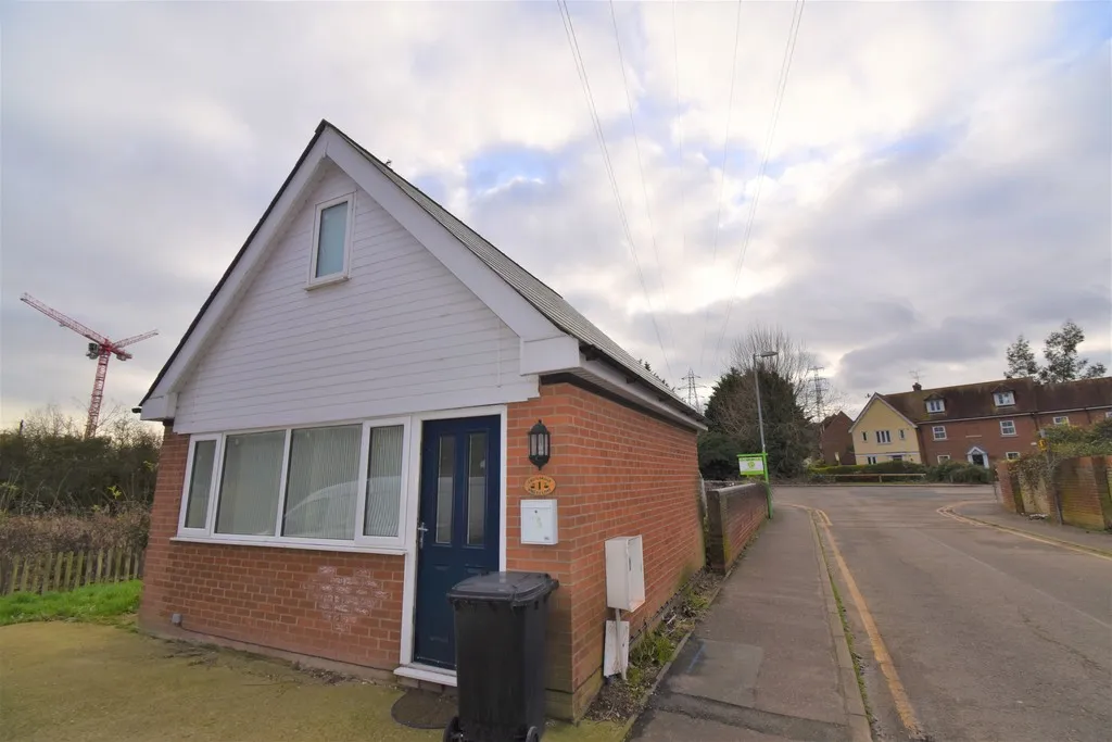 1 bed house to rent — Swan Close Garage, Colchester, CO4 3BL