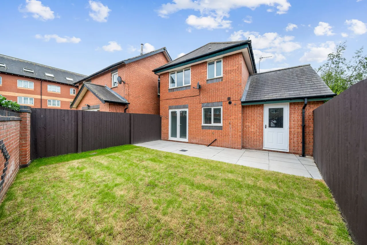 Stott Wharf, Leigh, Leigh, WN7 2ER, photo 4