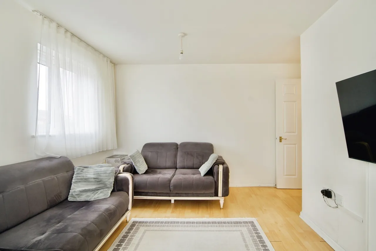 Buxton Close, London, N9, photo 21
