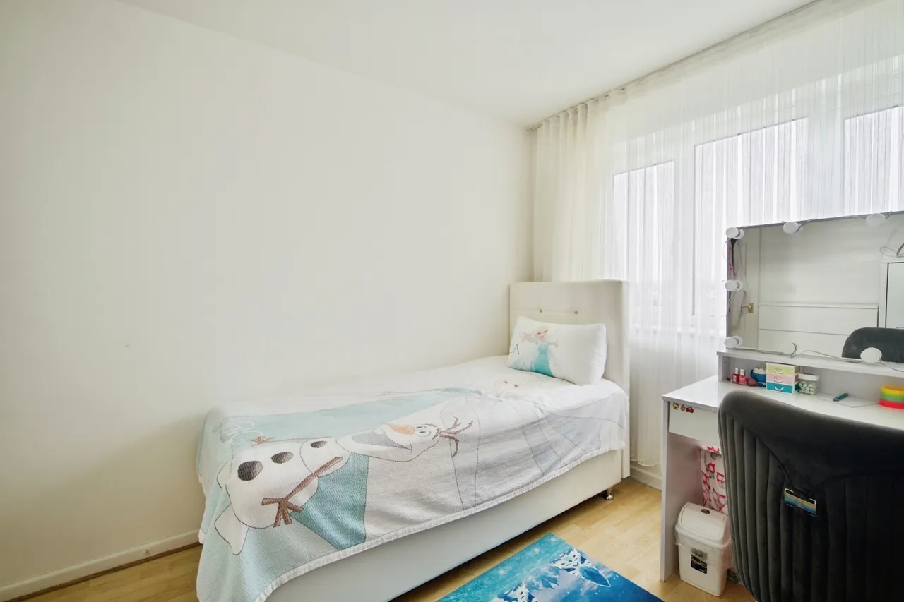 Buxton Close, London, N9, photo 17