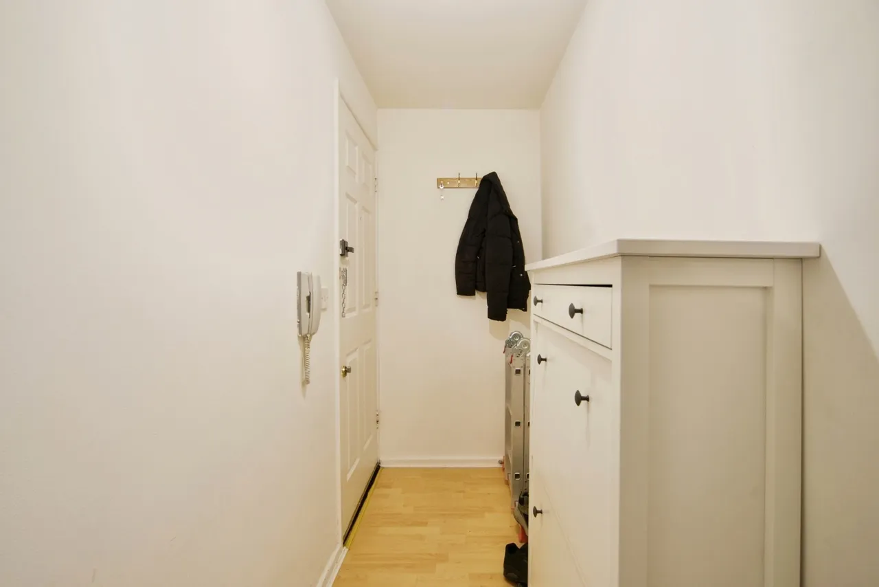 Buxton Close, London, N9, photo 11