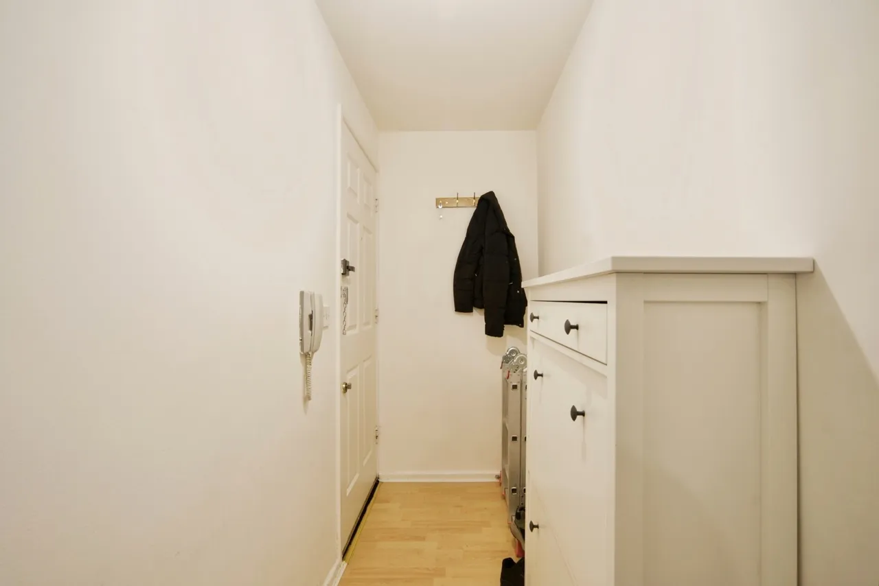 Buxton Close, London, N9, photo 5