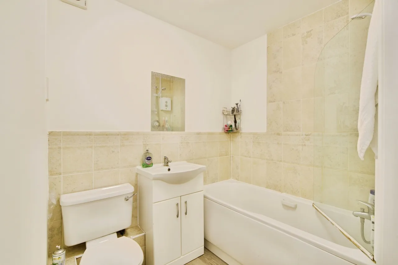 Buxton Close, London, N9, photo 13