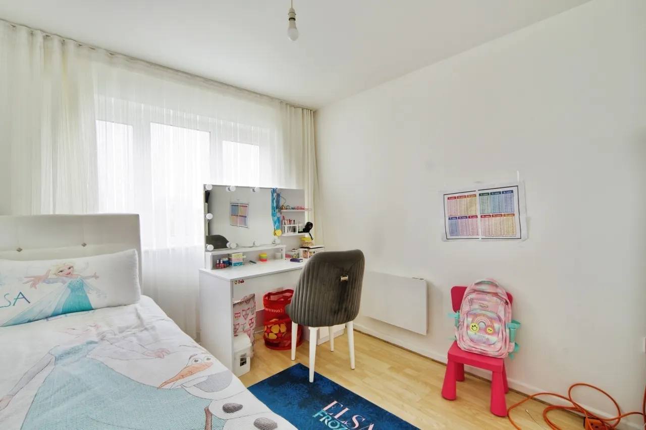 Buxton Close, London, N9, photo 18