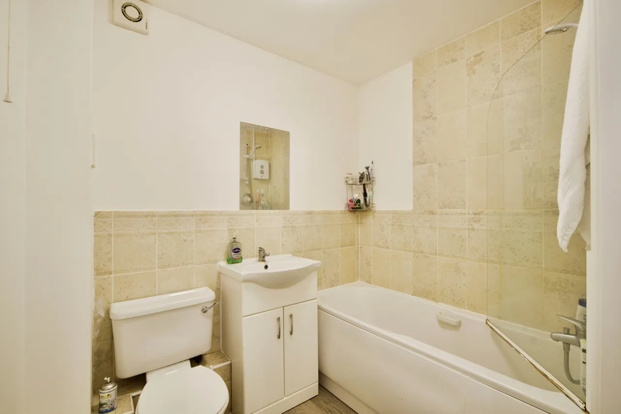 Buxton Close, London, N9, photo 14